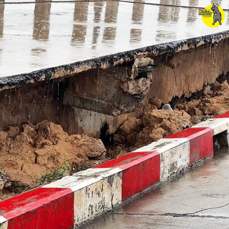 เขื่อนป้องกันตลิ่งริมแม่น้ำมูล