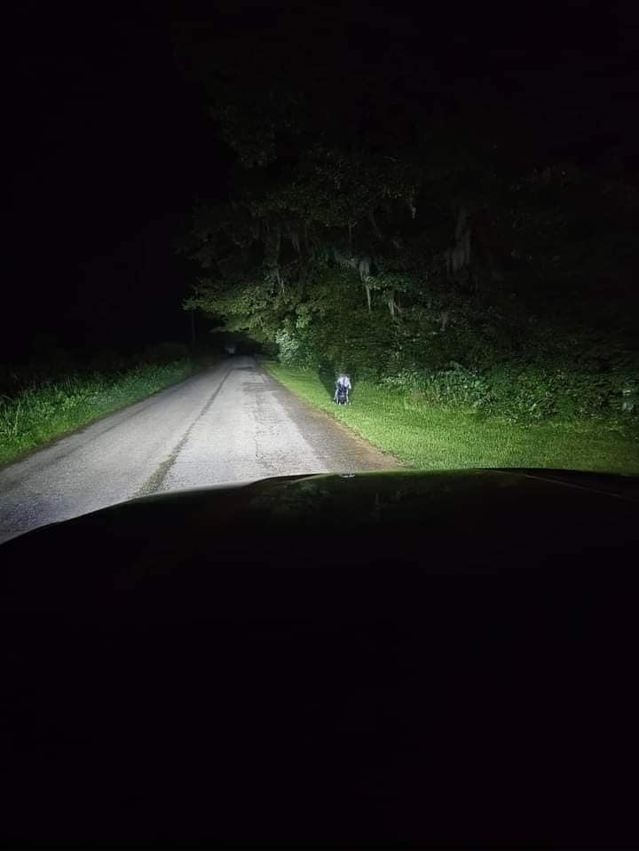 รถเข็นเด็กข้างถนน