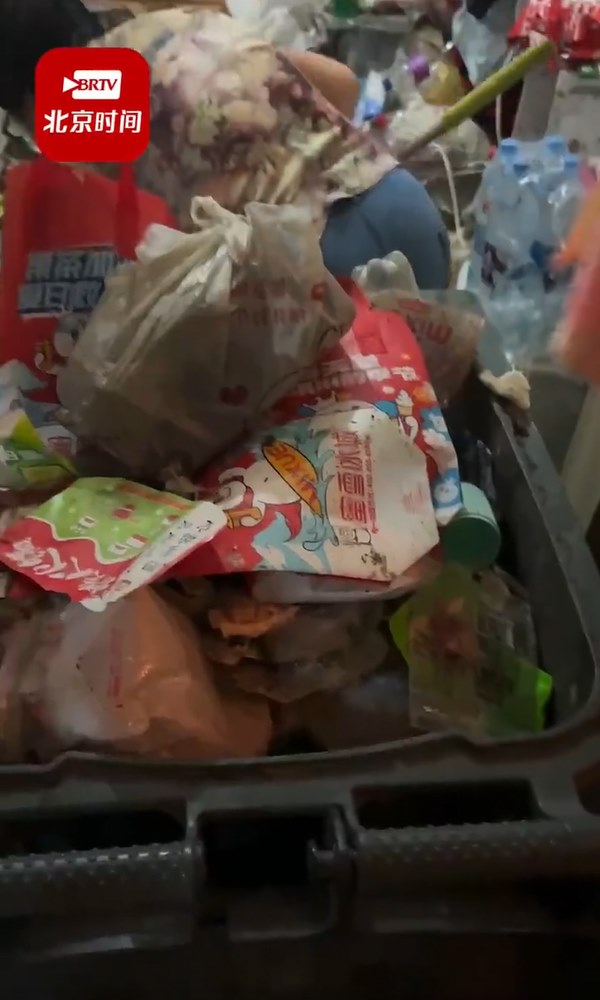 ขยะเต็มห้อง