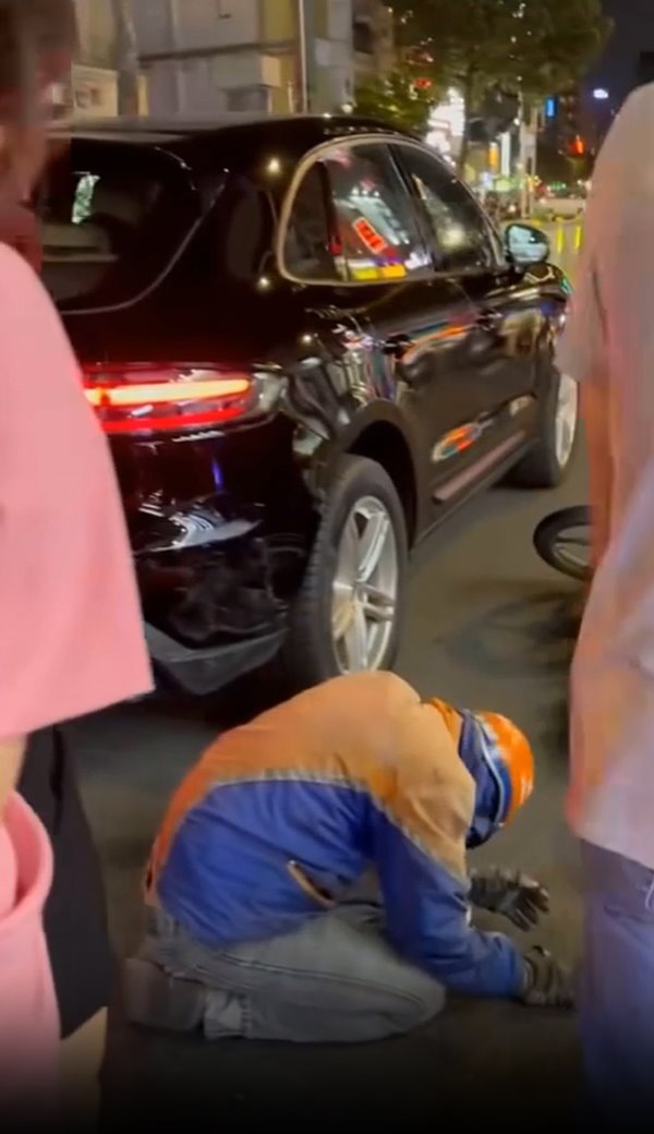 ไรเดอร์ชนรถหรู