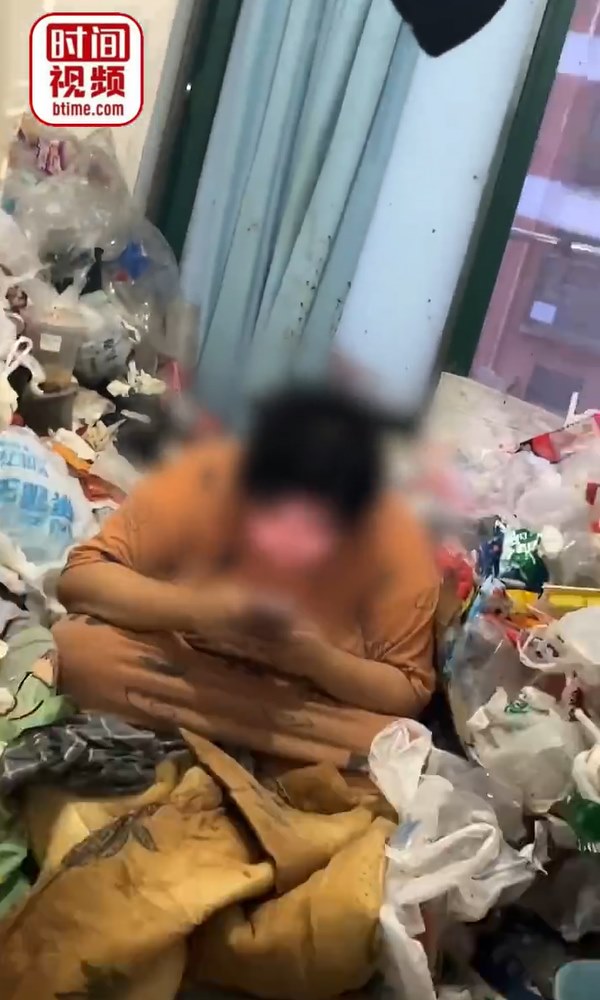 ขยะเต็มห้อง