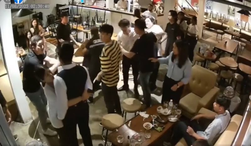 สส.ก้าวไกลทะเลาะวิวาท