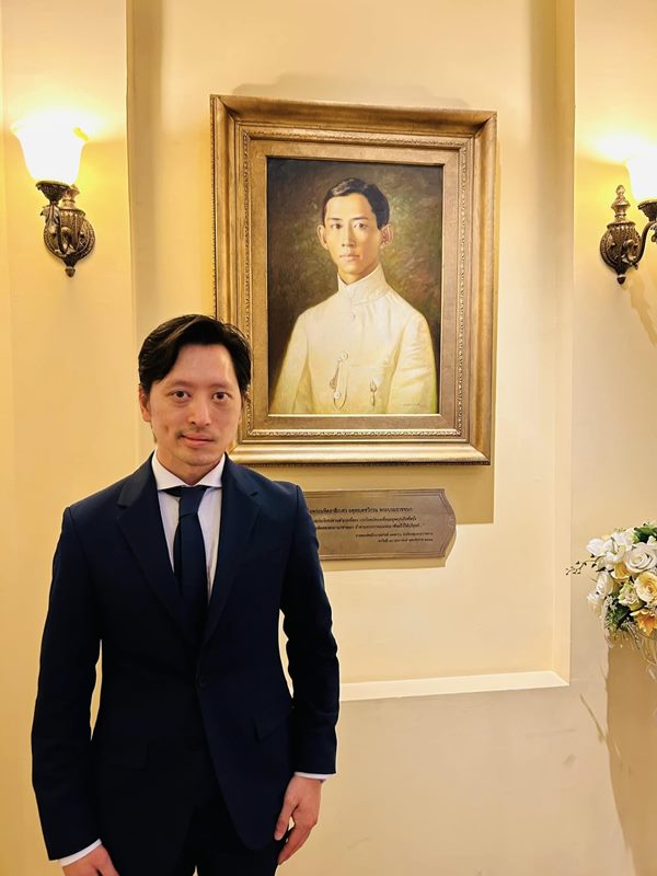 ท่านอ่อง นพ.จักรีวัชร วิวัชรวงศ์