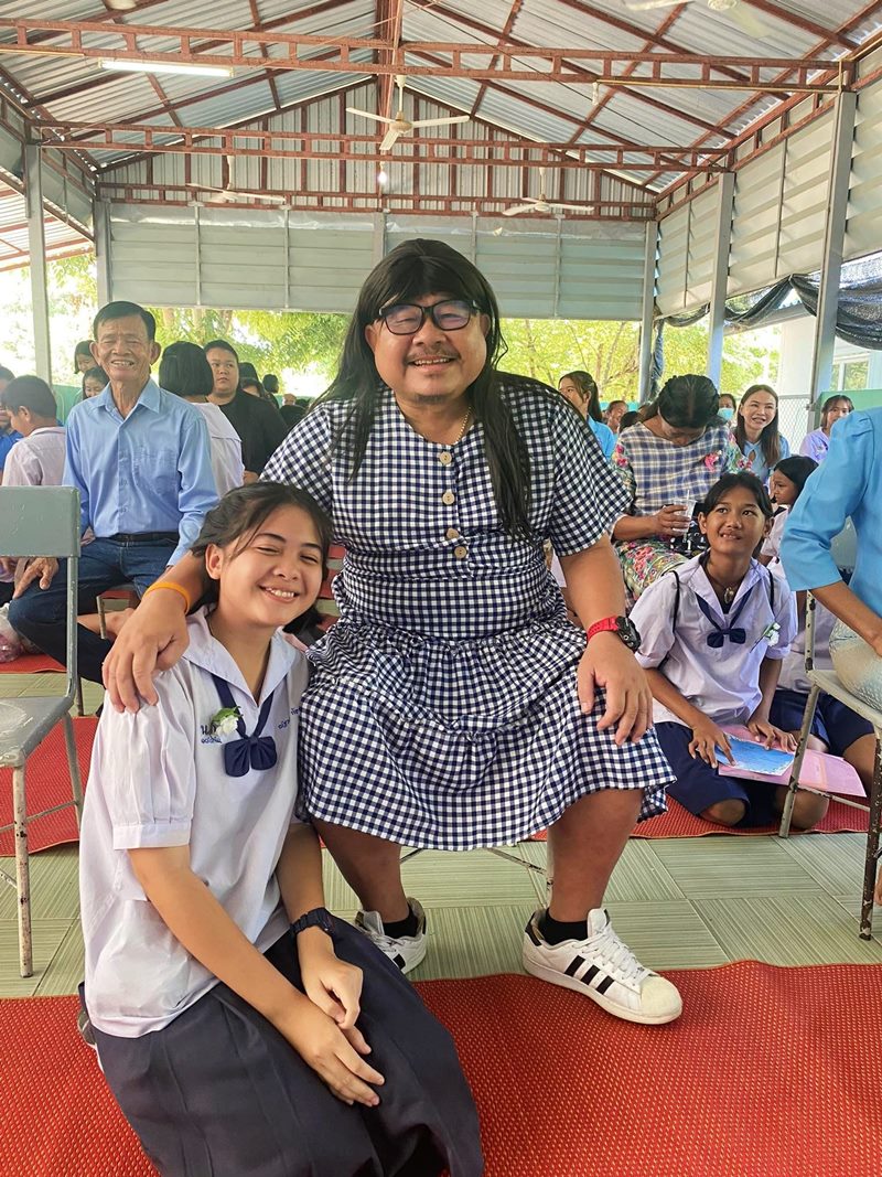 พ่อแต่งตัวเป็นแม่