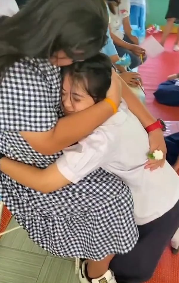 พ่อแต่งตัวเป็นแม่