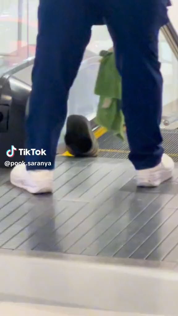 บันไดเลื่อนดูดรองเท้า