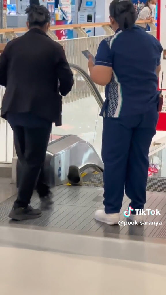 บันไดเลื่อนดูดรองเท้า