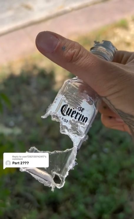 กระรอกถือขวด