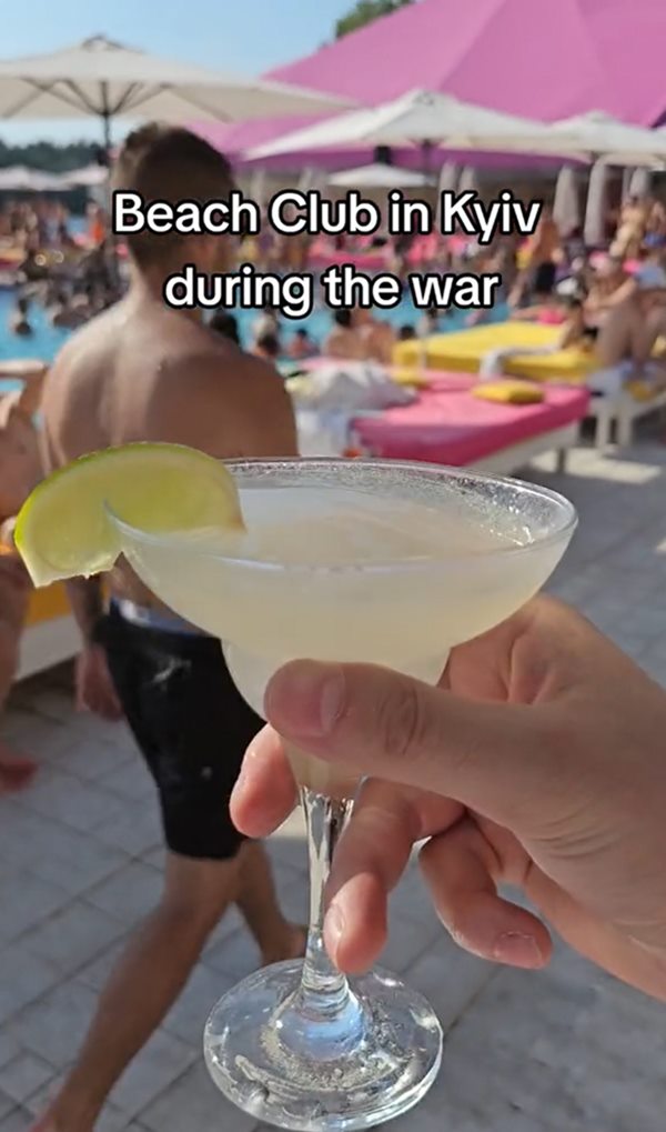 ปาร์ตี้ริมสระ ยูเครน