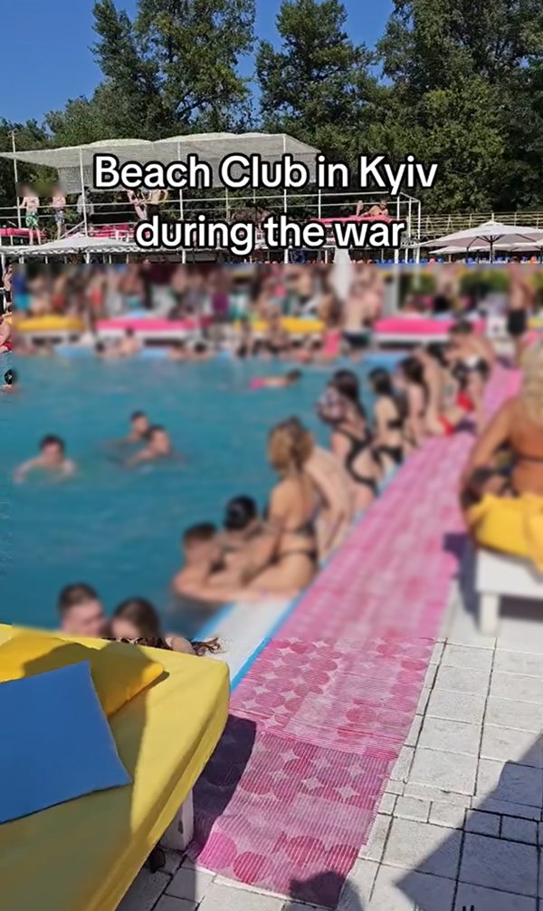 ปาร์ตี้ริมสระ ยูเครน