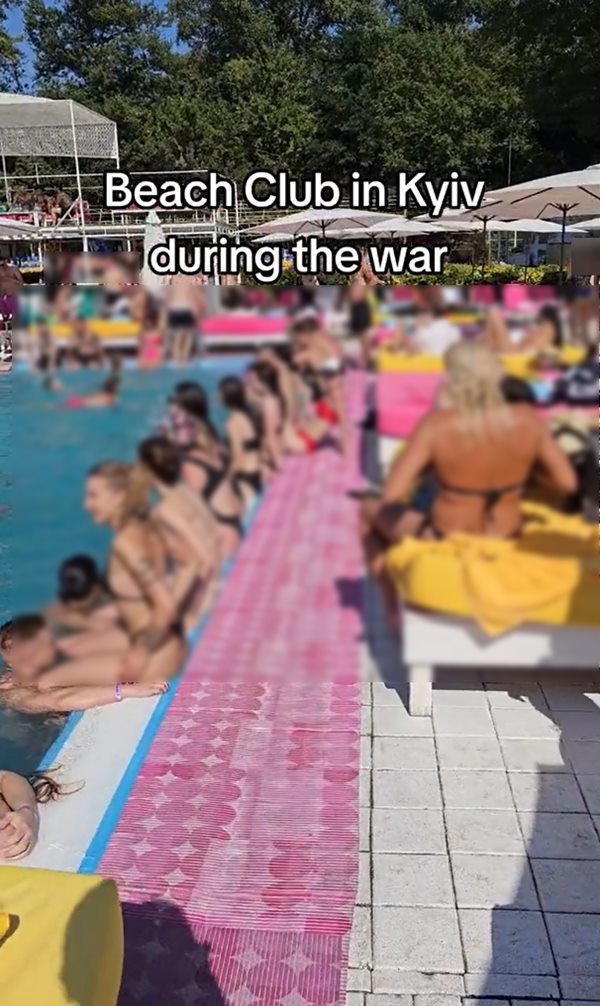 ปาร์ตี้ริมสระ ยูเครน
