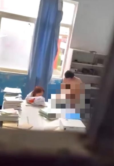 นักศึกษามีเซ็กส์ในห้องพักอาจารย์