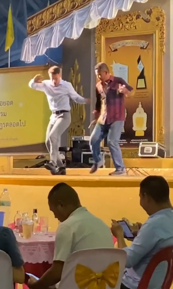 ฝรั่งรำหมอรำ