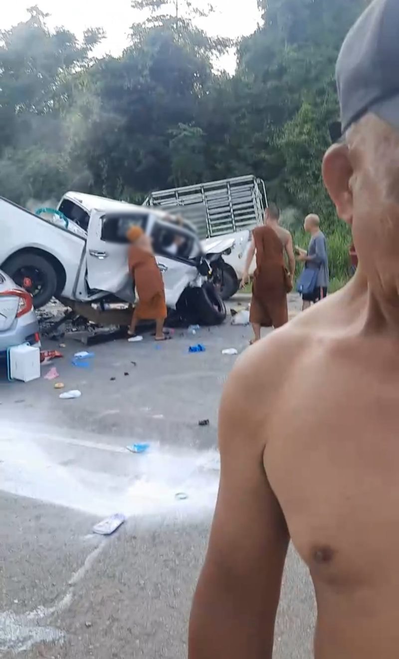 รถชนหน้าวัด