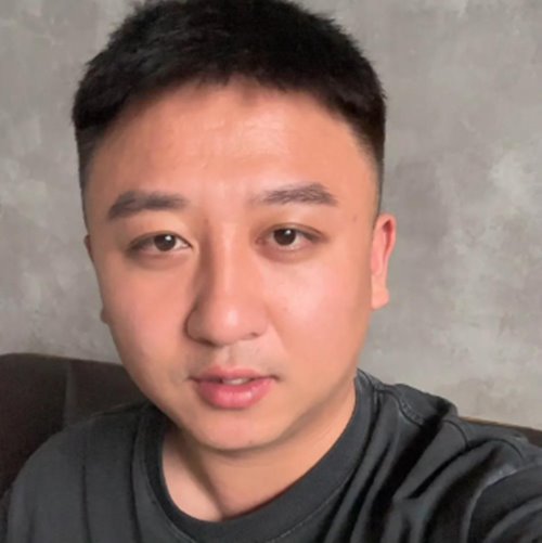 วัยรุ่นเหยียบรถ