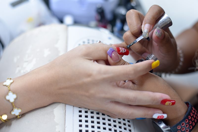 ทำเล็บในคาเฟ่