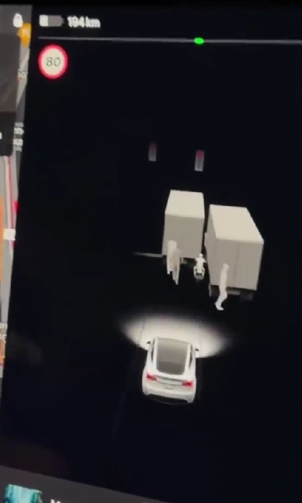 รถเทสล่าเจอรถสองแถว