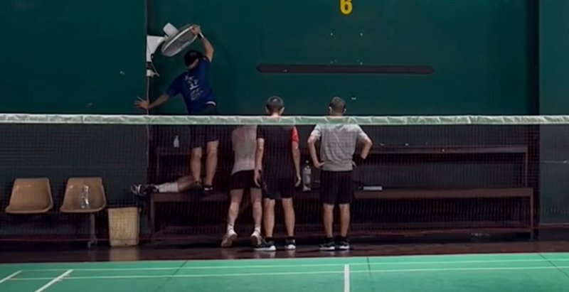 วูบคาสนามแบดมินตัน