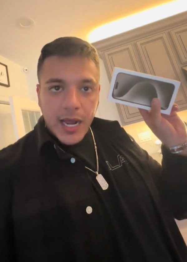 สั่งไอโฟน 4 เครื่อง ได้ 60 เครื่อง