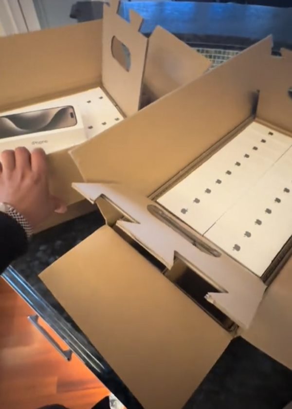 สั่งไอโฟน 4 เครื่อง ได้ 60 เครื่อง