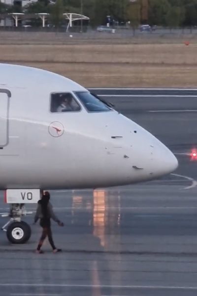 วิ่งเข้ารันเวย์เครื่องบิน