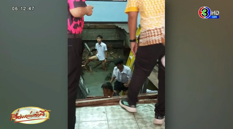 นักเรียนตกพื้นห้องเรียน