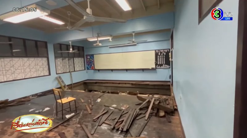 นักเรียนตกพื้นห้องเรียน