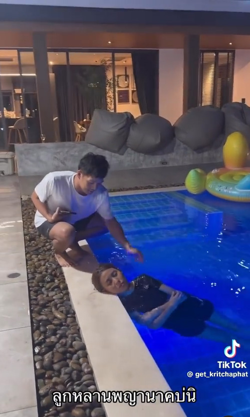 หลับในน้ำ