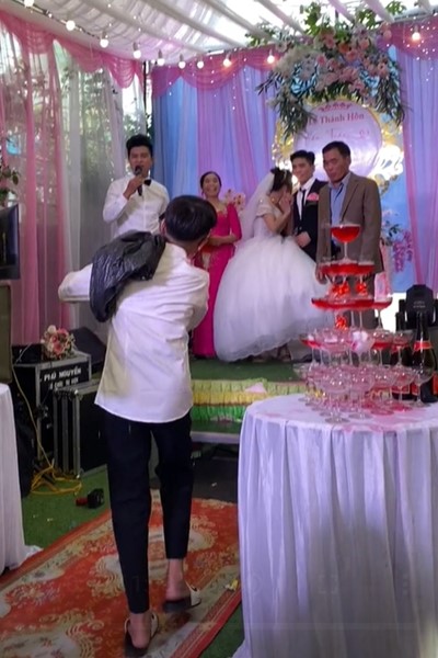 ของขวัญแต่งงานจากน้องชาย