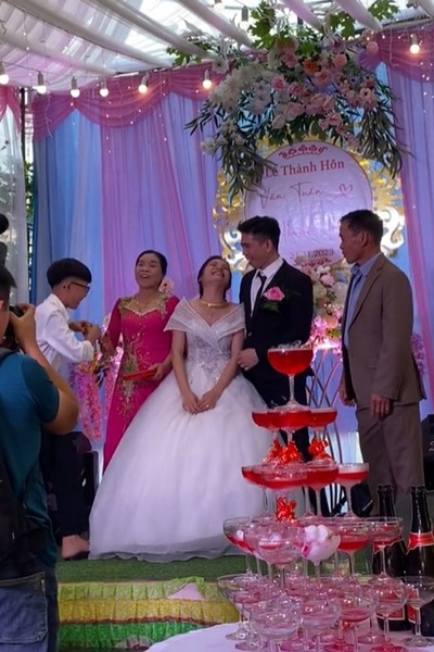 ของขวัญแต่งงานจากน้องชาย