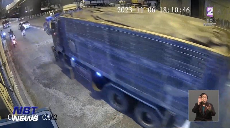 ถนนทรุด