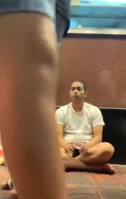 ปลอมตัวเป็นขอทาน