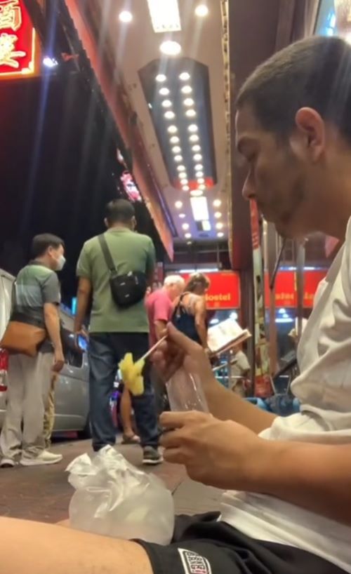 ปลอมตัวเป็นขอทาน