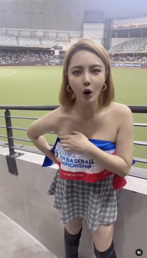 สาวสวยถอดเสื้อ