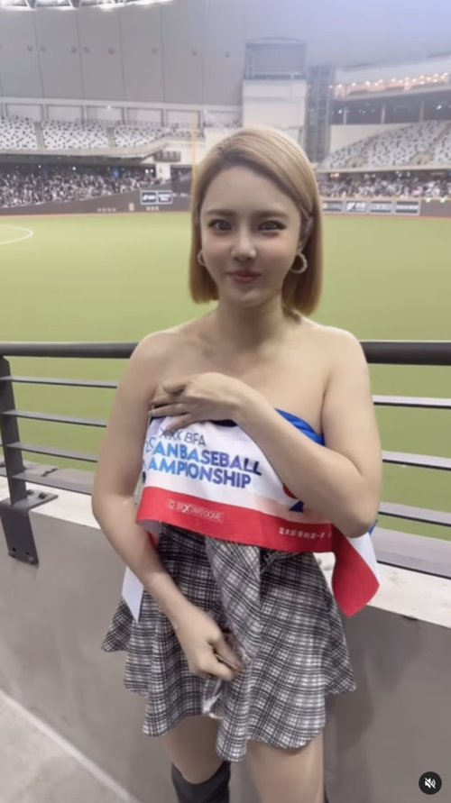 สาวสวยถอดเสื้อ