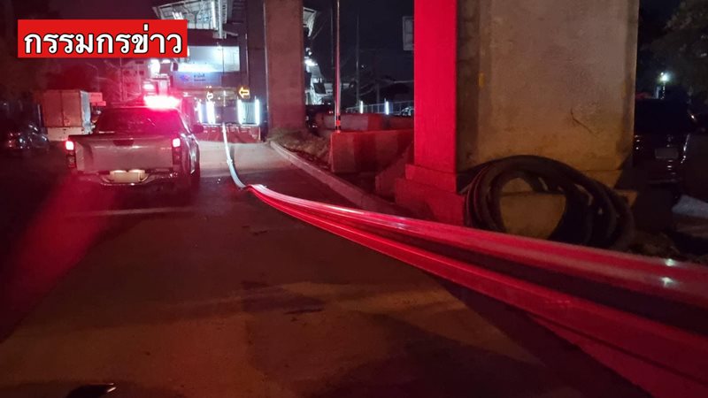 รางรถไฟฟ้าหล่นทับรถ