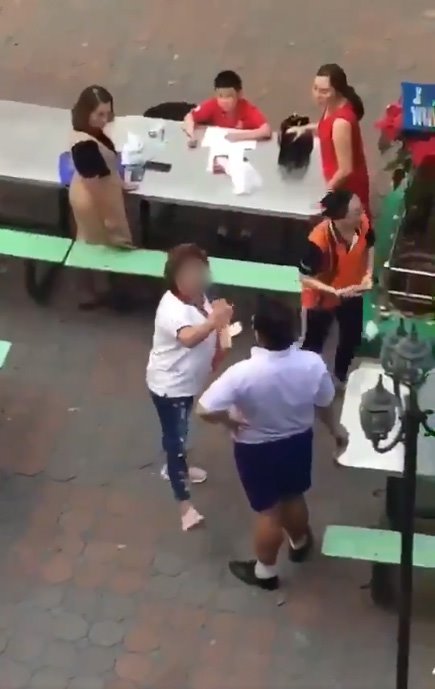 เด็กตบอาม่า