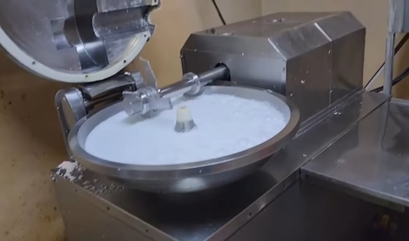 โรงงานลูกชิ้นเถื่อน