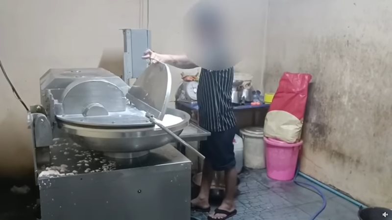 โรงงานลูกชิ้นเถื่อน