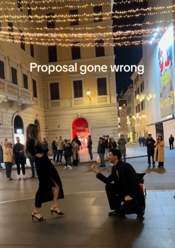 ขอแต่งงานกลางที่สาธารณะ