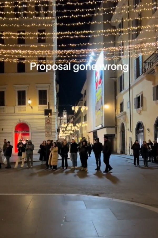 ขอแต่งงานกลางที่สาธารณะ