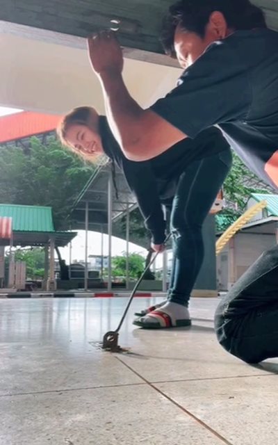 ให้เมียช่วยปิดประตู