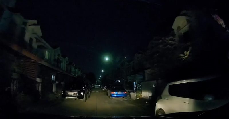 จอดรถขวางทาง