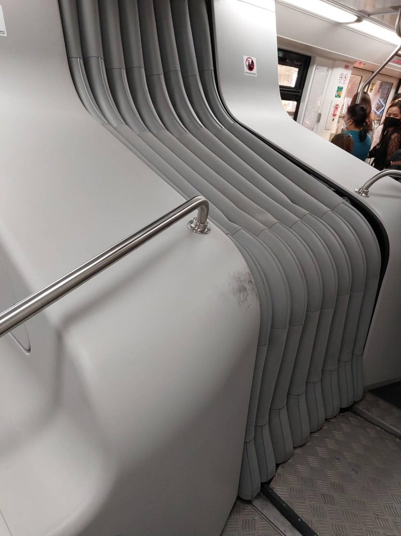 รอยปากกา รถไฟฟ้าสายสีชมพู