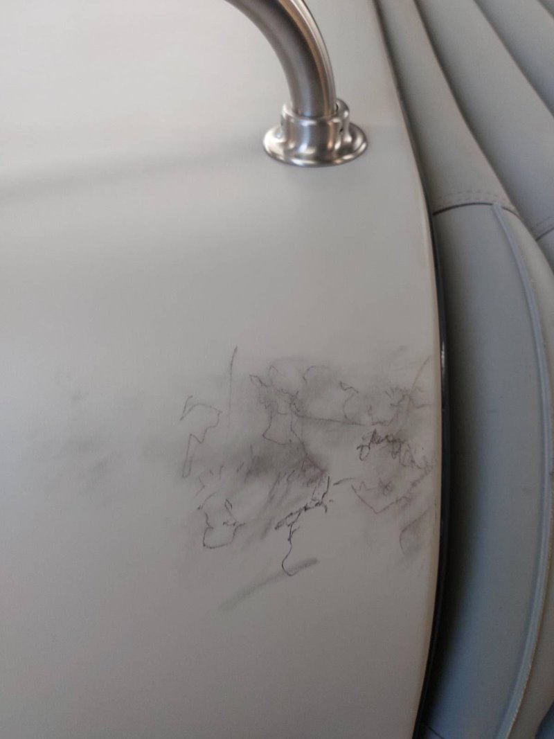 รอยปากกา รถไฟฟ้าสายสีชมพู