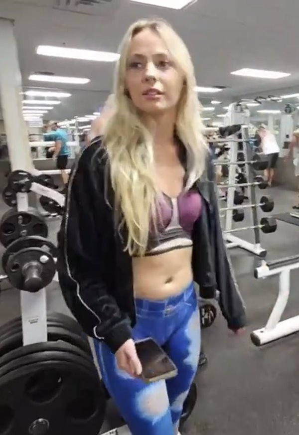 แต่งตัวโป๊