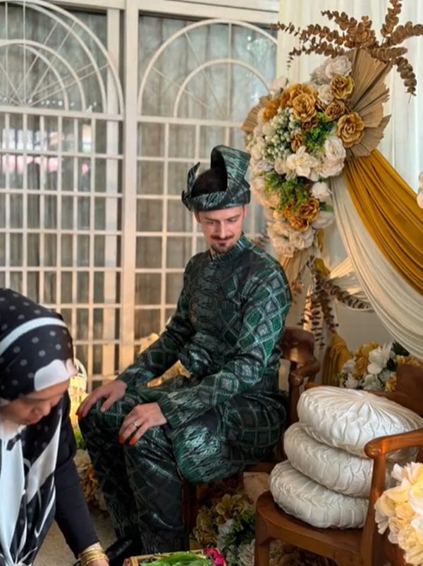 เจ้าบ่าวแต่งงานคนเดียว