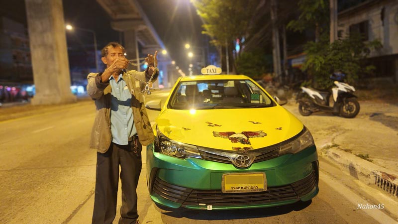 ล้อรถไฟฟ้าตกใส่แท็กซี่