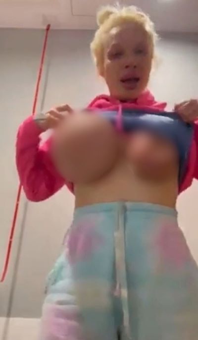 หน้าอกระเบิด