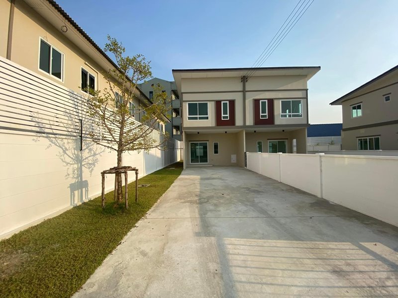 ปัญหาจอดรถหน้าบ้าน